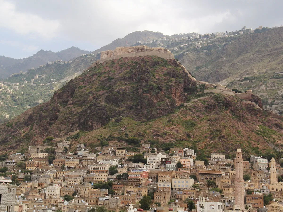Houthis target Yemen’s presidential palace in Aden with missiles
