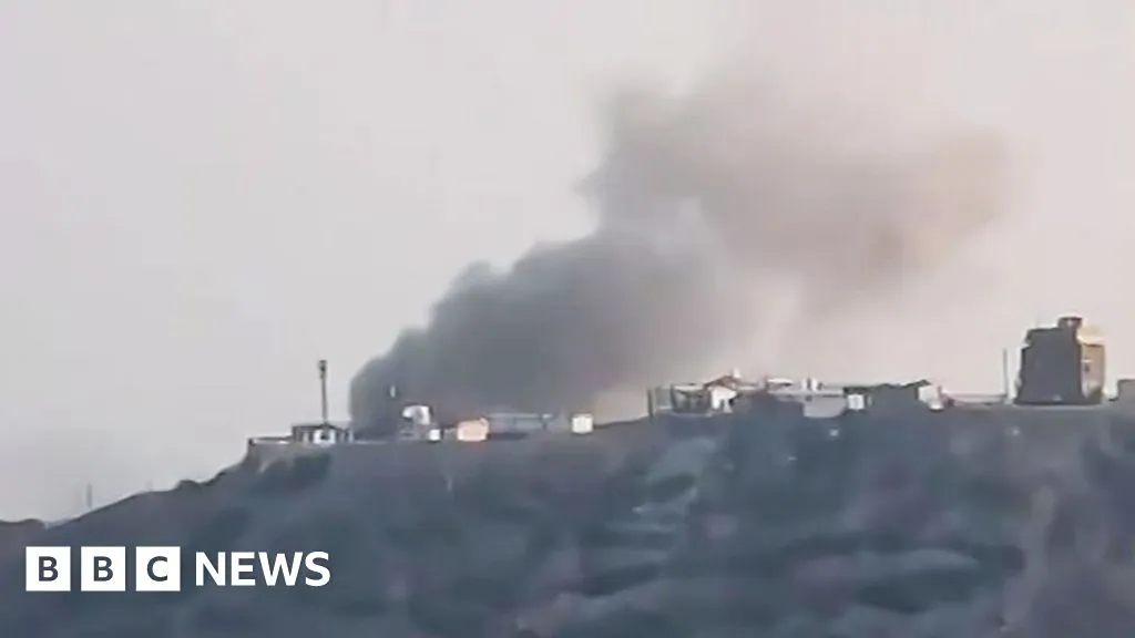 Houthi missile attack on Yemeni presidential palace kills two, minister says