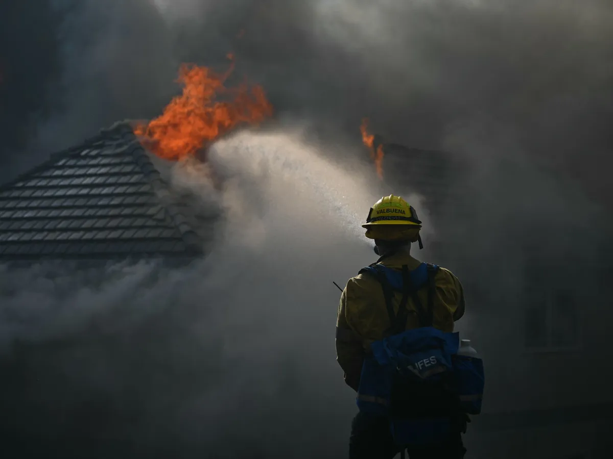 Southern California wildfire engulfs homes, prompts evacuation orders