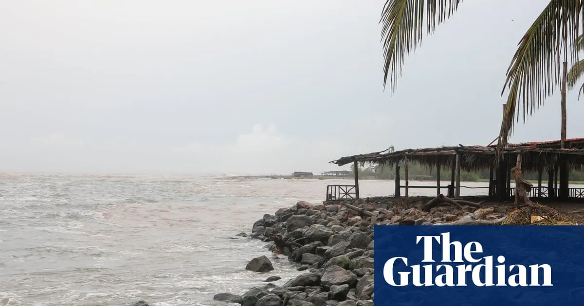 Hurricane Trudy strengthens to category 2 as it heads toward Mexico