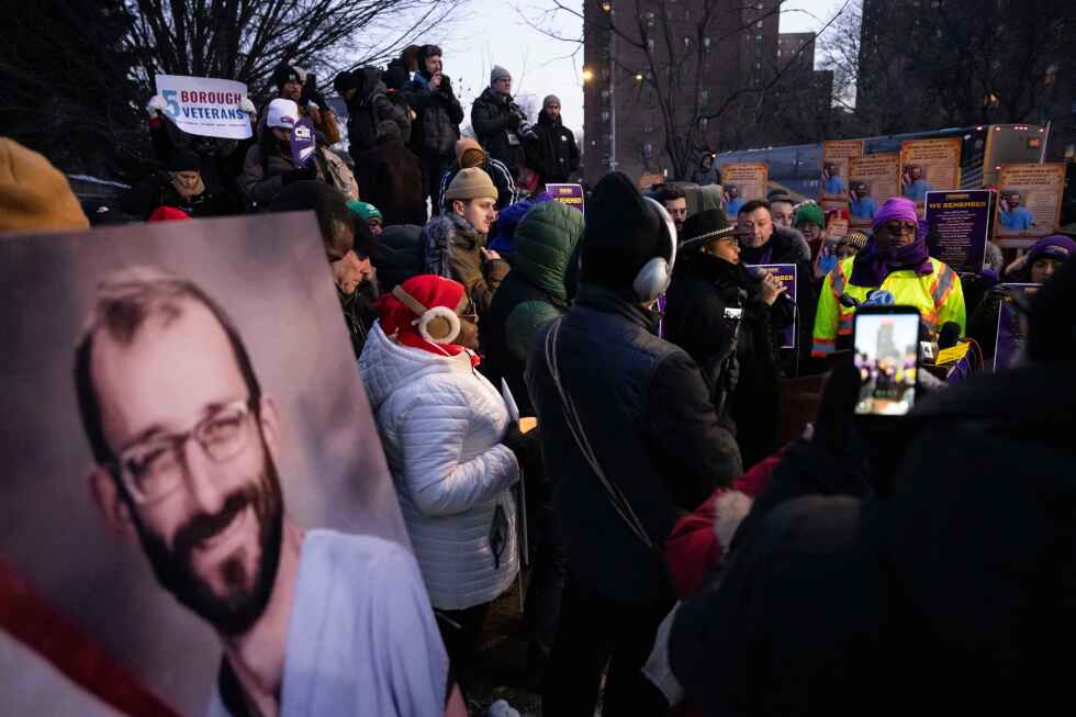 DOJ has opened a federal civil rights probe into the death of Alex Pretti, deputy AG says