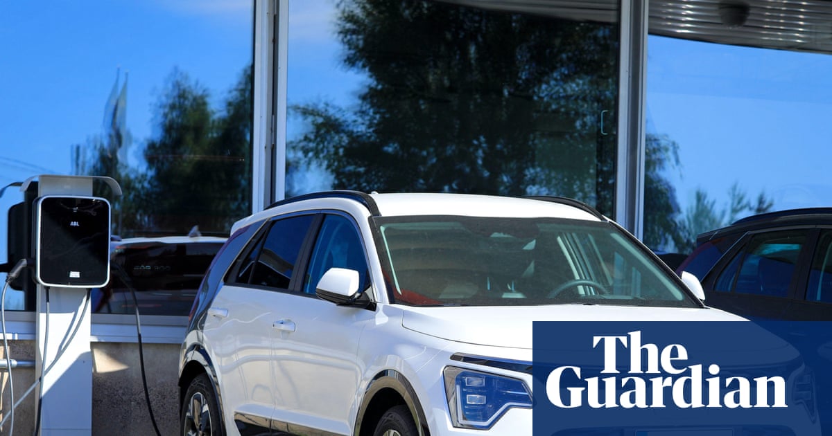 UK new car buyers drive a bargain as average discount nears £6,000