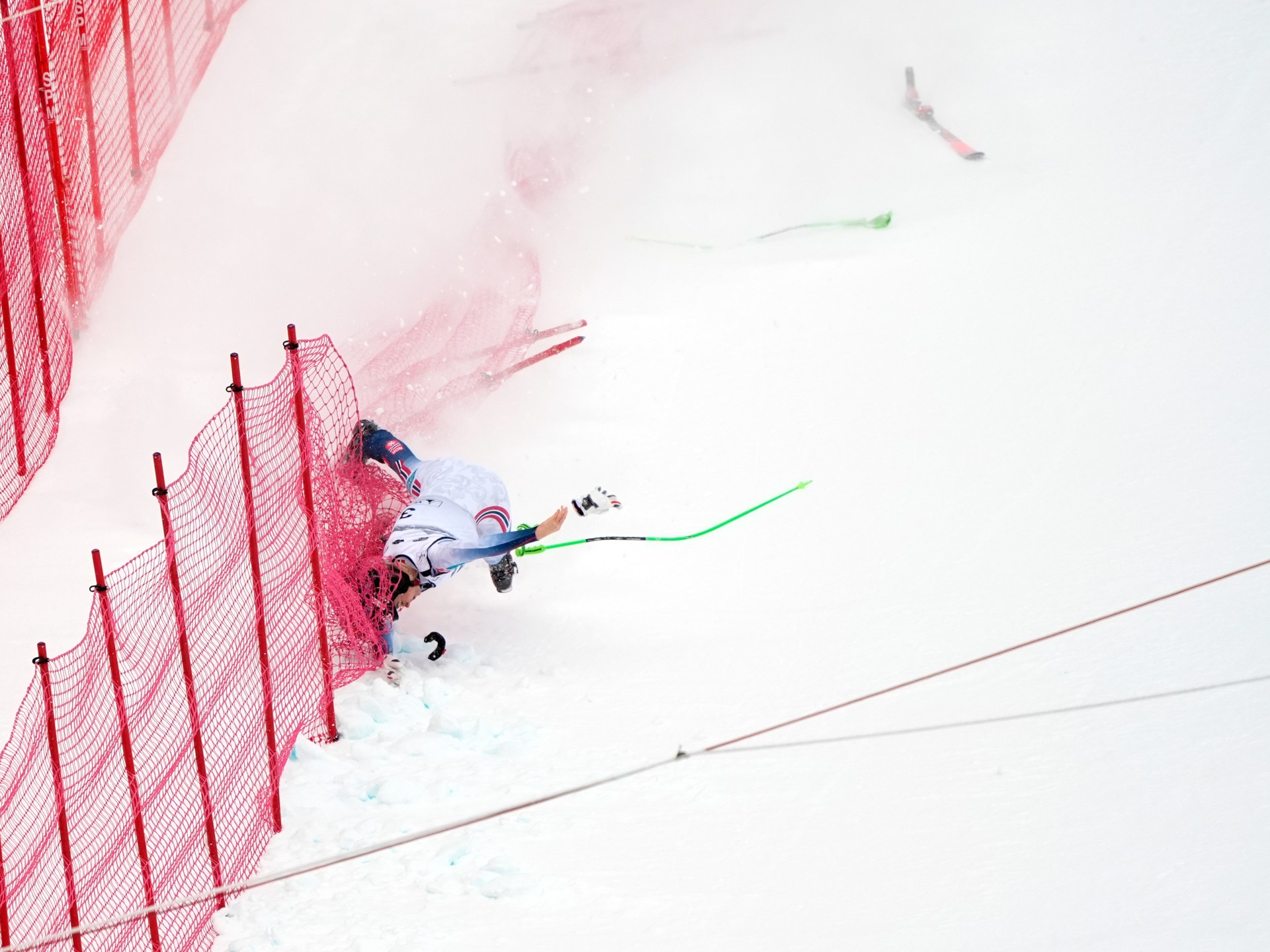 Officials defend conditions at pre-Olympic race after Vonn crash