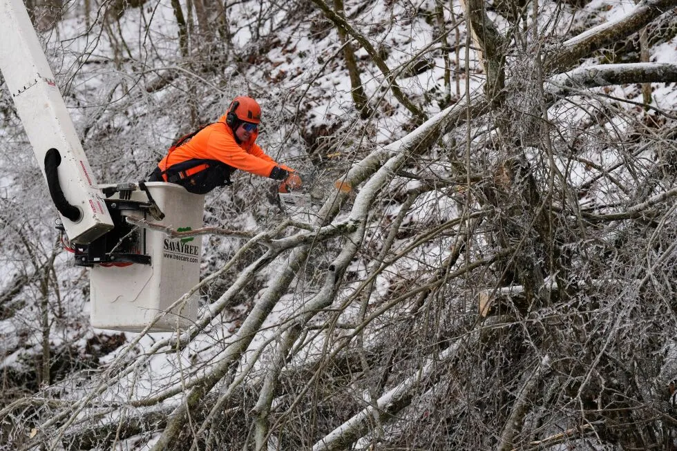 Powerful storm threatens East Coast including parts unaccustomed to heavy snow