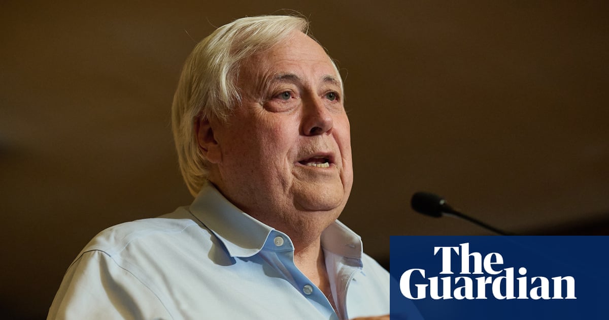 Clive Palmer denies Steve Bannon’s claim he was behind billionaire’s controversial 2019 Australian election ad strategy