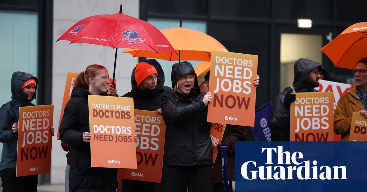 Resident doctors in England vote to continue industrial action for another six months