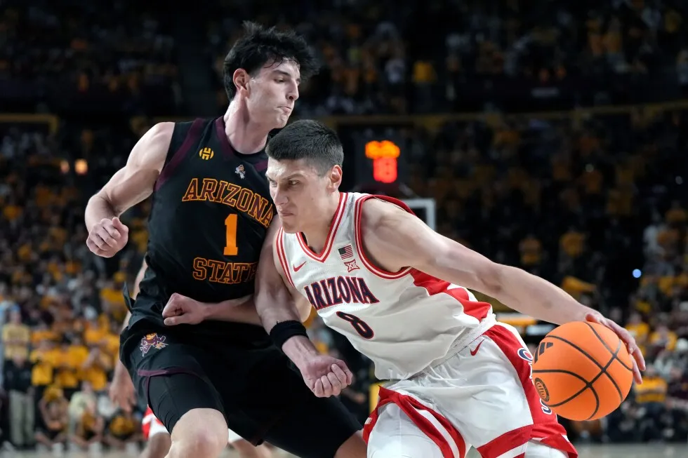 Arizona remains No. 1 in AP Top 25, Michigan jumps UConn for No. 2