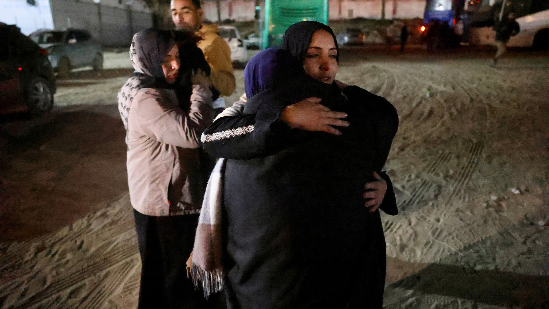 Palestinians return to Gaza after limited Rafah crossing reopening