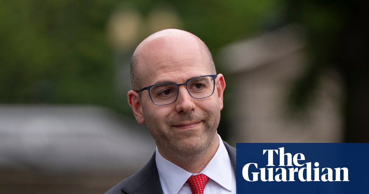 Trump adviser Stephen Miran quits White House role to stay on at Fed