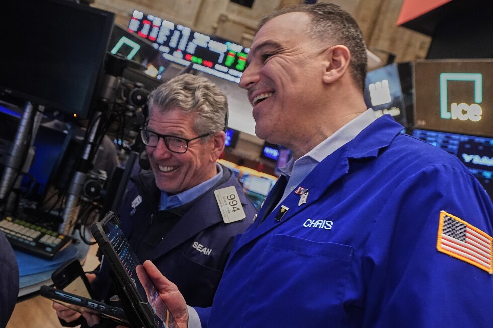 Wall Street drifts as gold rises back above $5,000