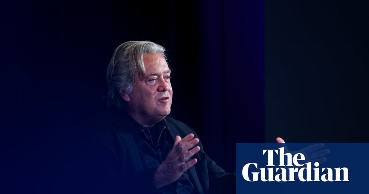 Steve Bannon urges immigration agents to patrol US polling sites during midterm elections