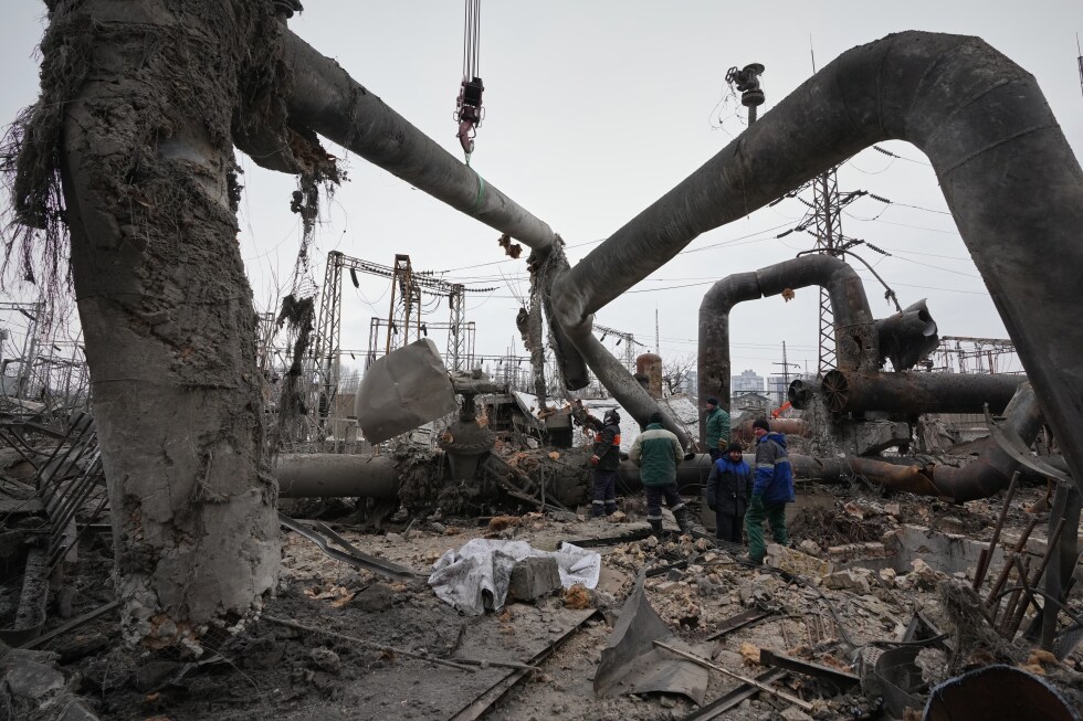 Russia and Ukraine hold a second day of US-brokered peace talks in Abu Dhabi
