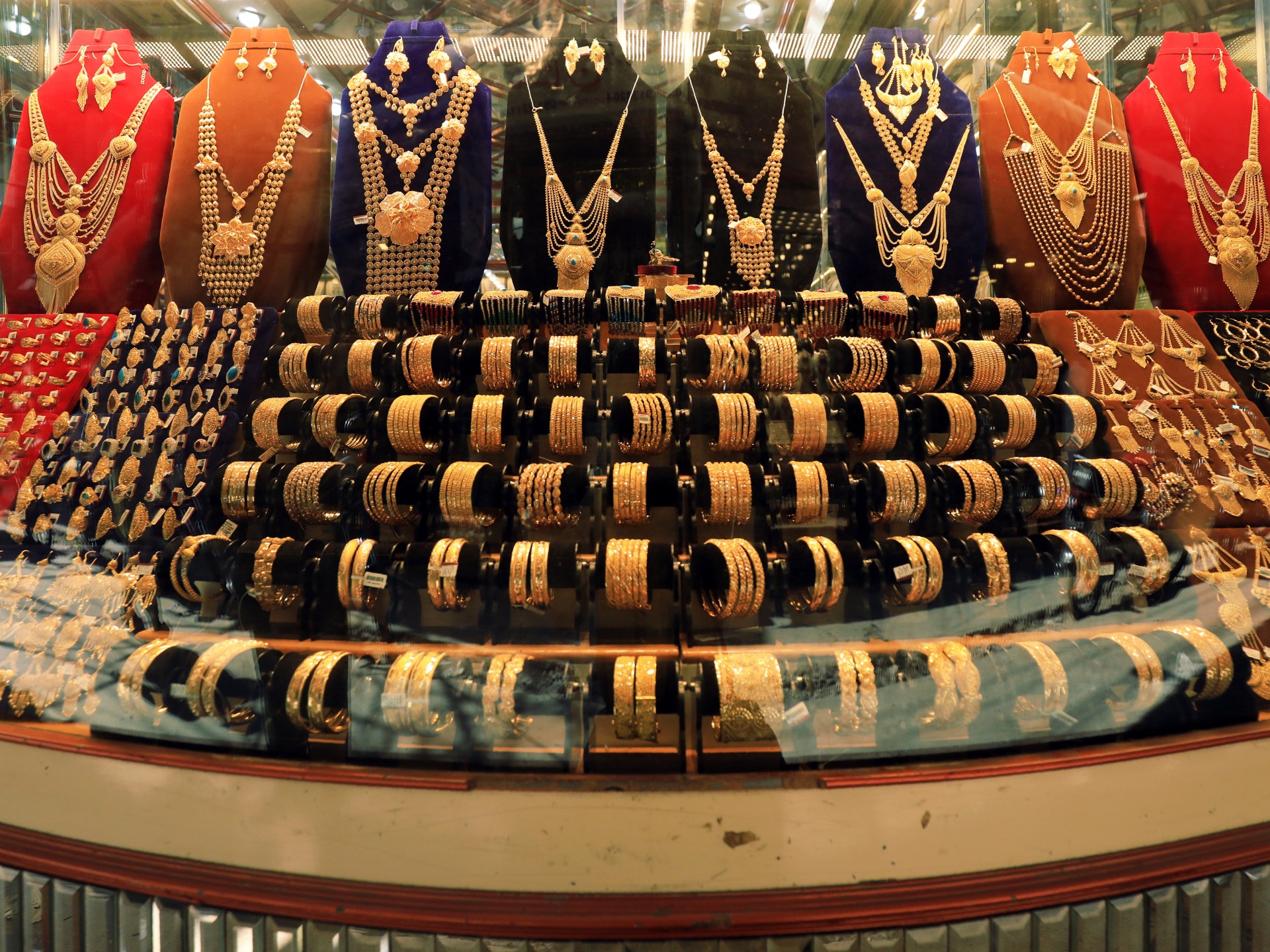 In Pakistan, gold price rollercoaster pushes buyers to silver