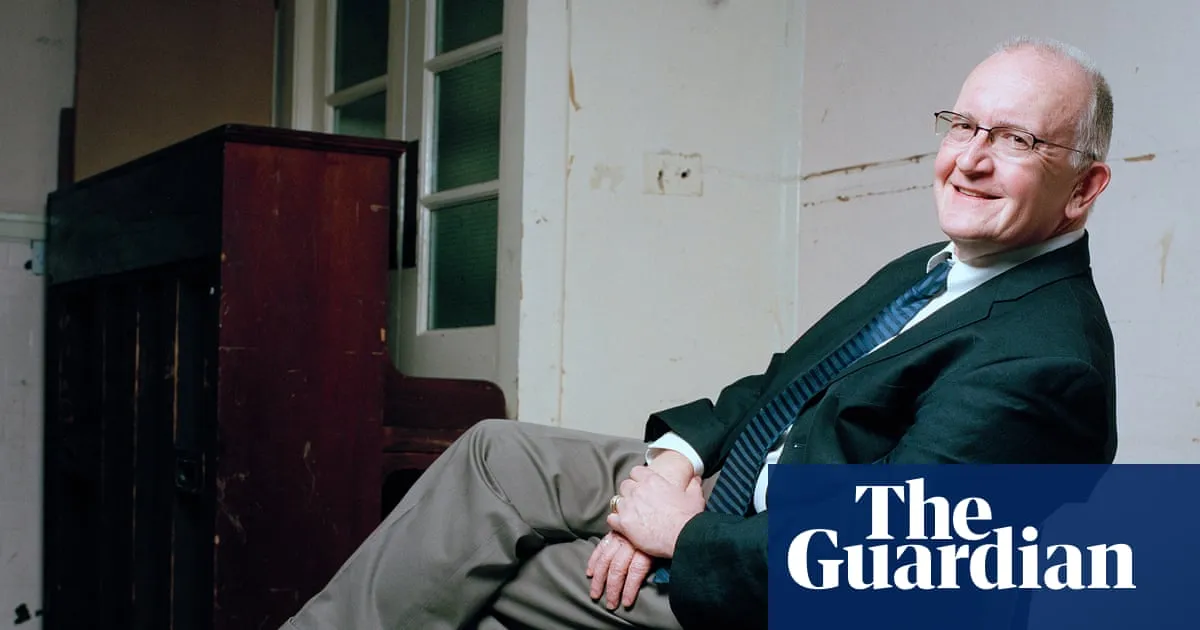 Trigger warnings risk ‘mollycoddling’ theatre audiences, says Tony-winning director