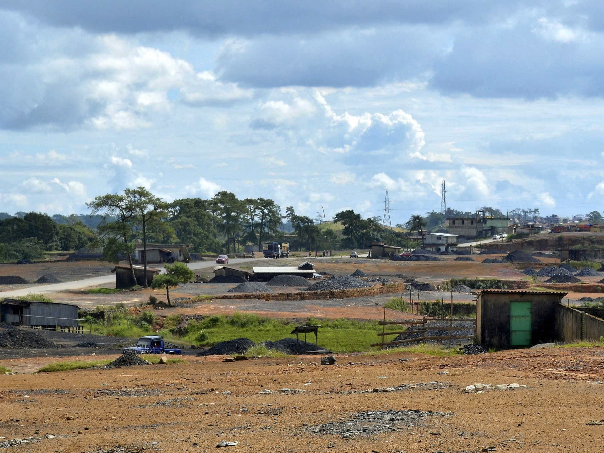 India coal mine blast leaves 18 dead, others feared trapped