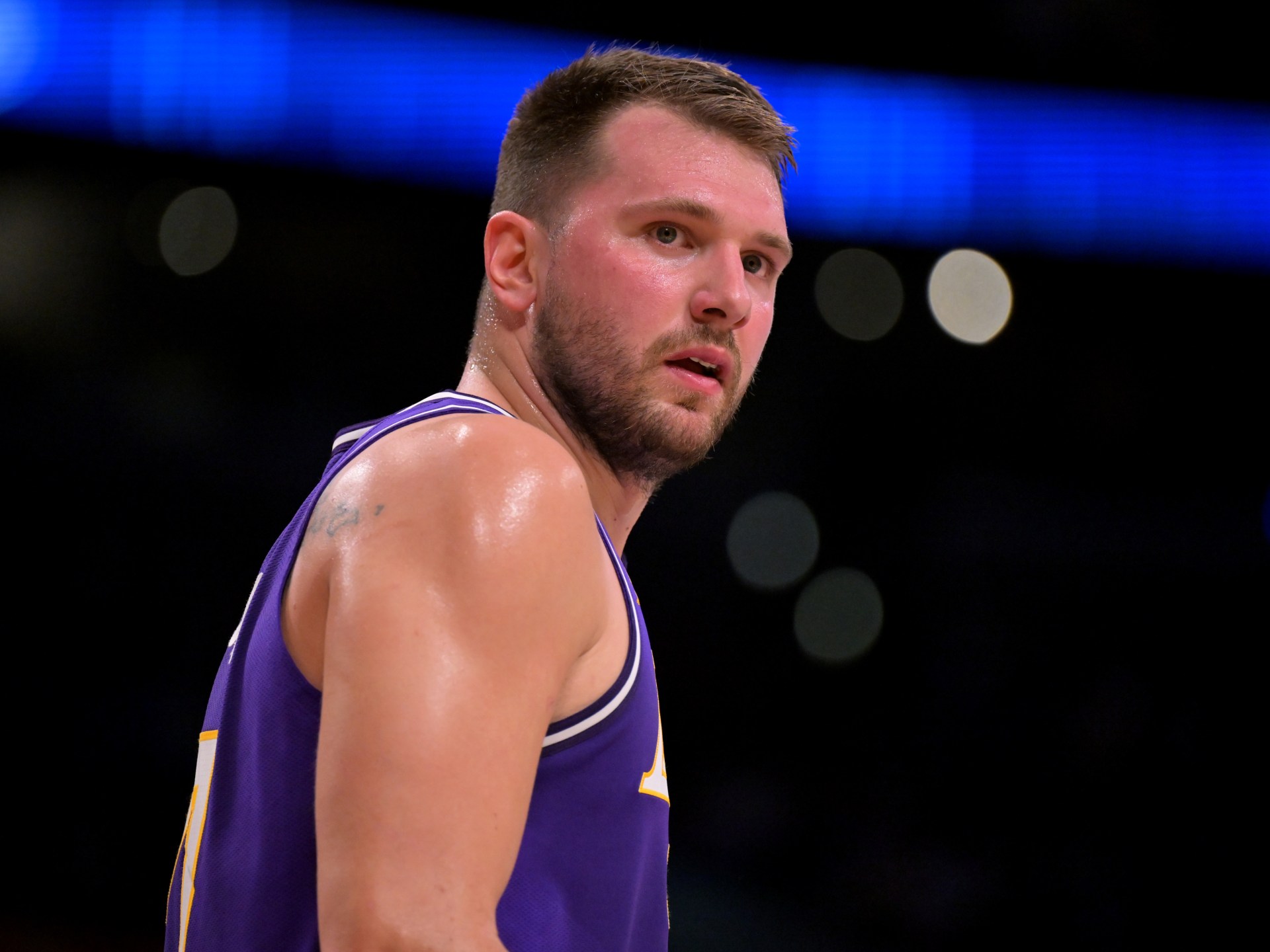 NBA roundup: Lakers stop 76ers despite Luka Doncic’s injury exit