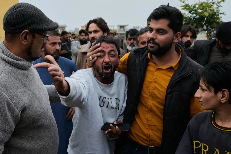 Suicide bombing at a Shiite mosque on Islamabad’s outskirts kills at least 31 and wounds scores