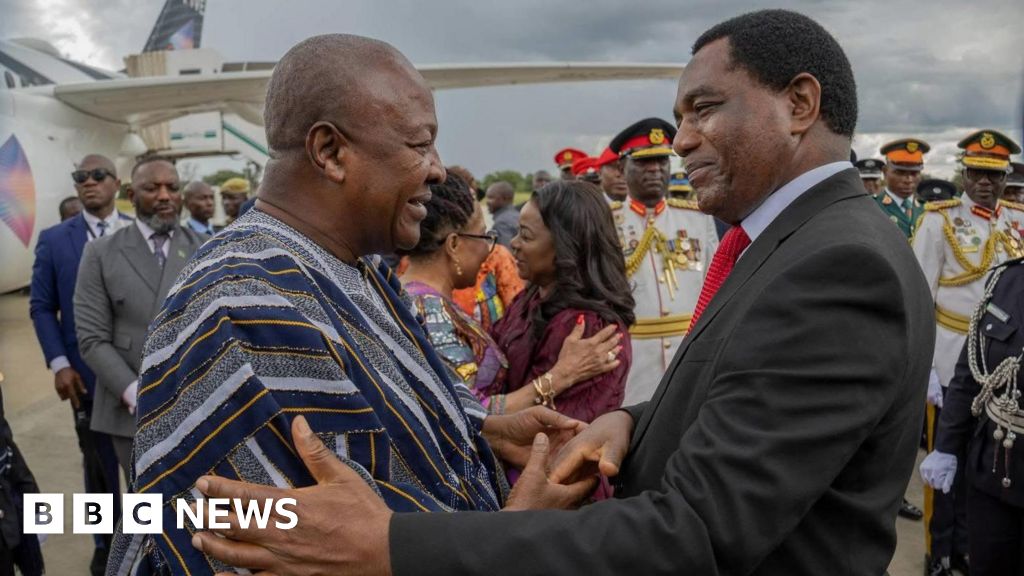 Zambian leader backs traditional Ghanaian outfit after online trolling