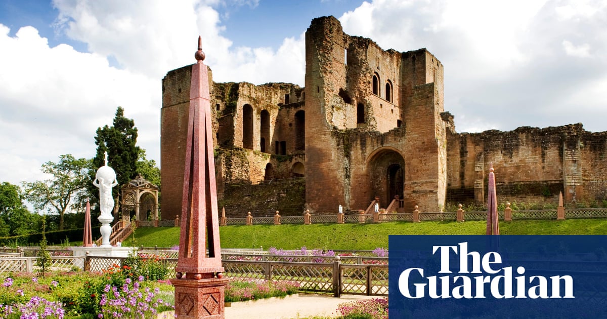 English Heritage launches ‘bonding benches’ to tackle parental isolation