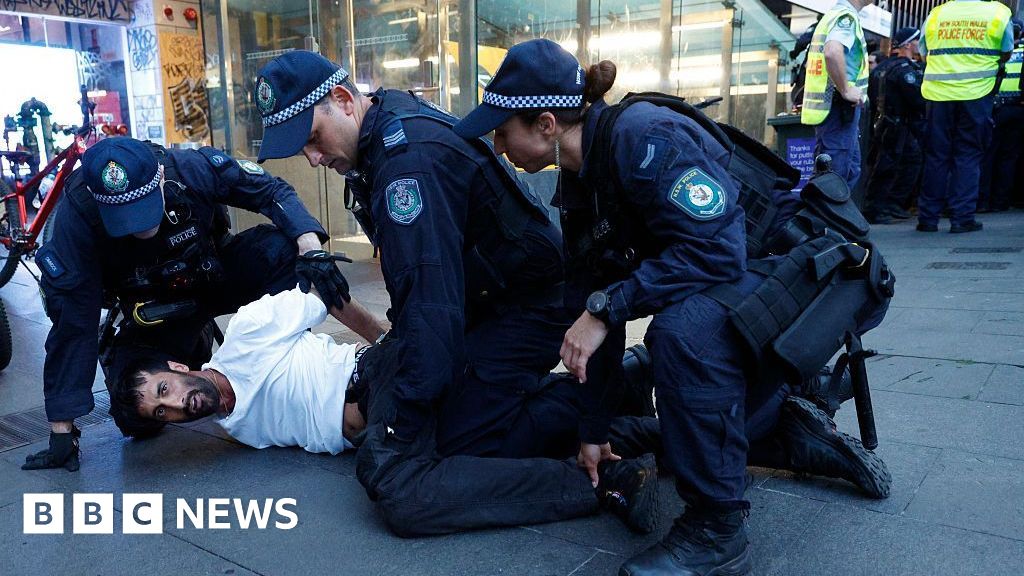 Australia police defend actions after violence at protest over Israeli president visit