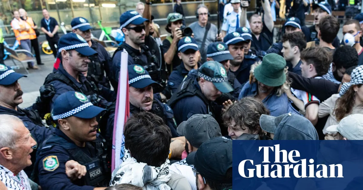 Labor group voices ‘distress and disgust’ at police response to anti-Herzog protests