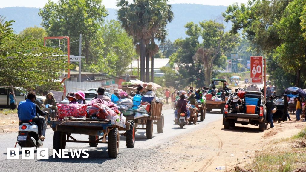 Thousands flee Thai-Cambodia border after deadly clashes