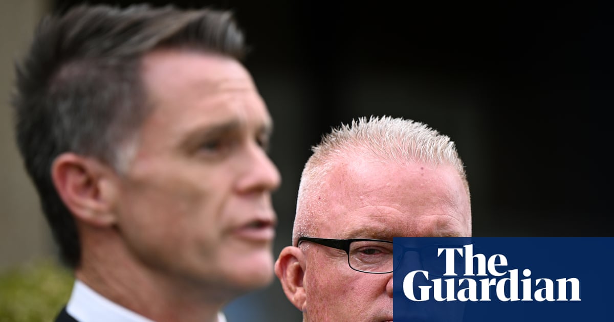 NSW police commissioner urged to apologise to ‘entire Muslim community’ after officers disrupted prayer at Sydney protest