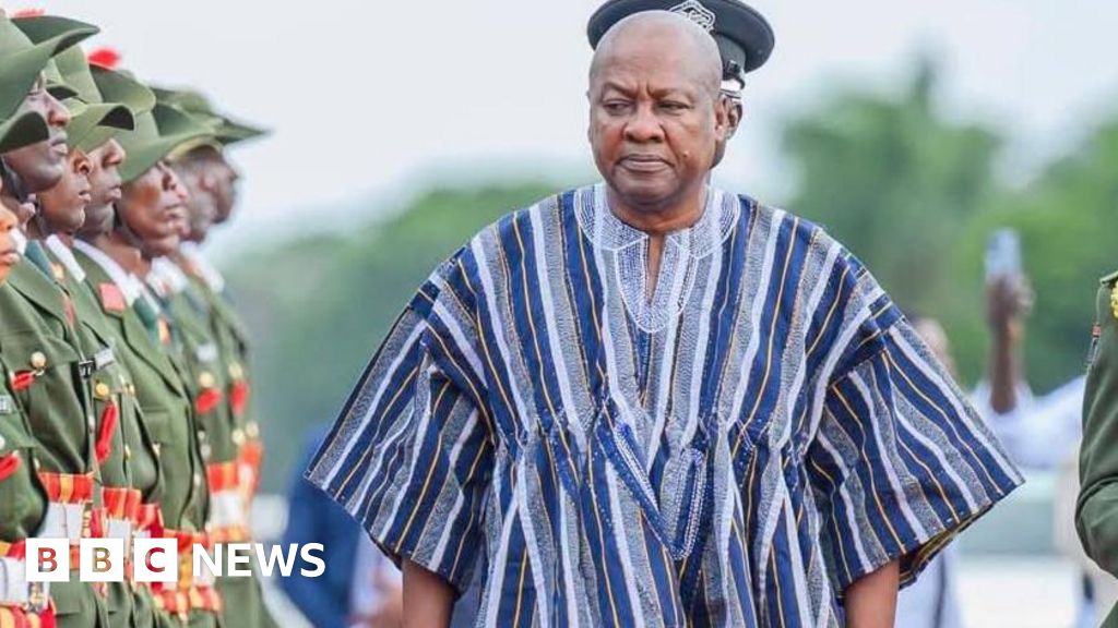 Ghana declares Wednesday 'Fugu Day' to promote traditional outfit after online mockery
