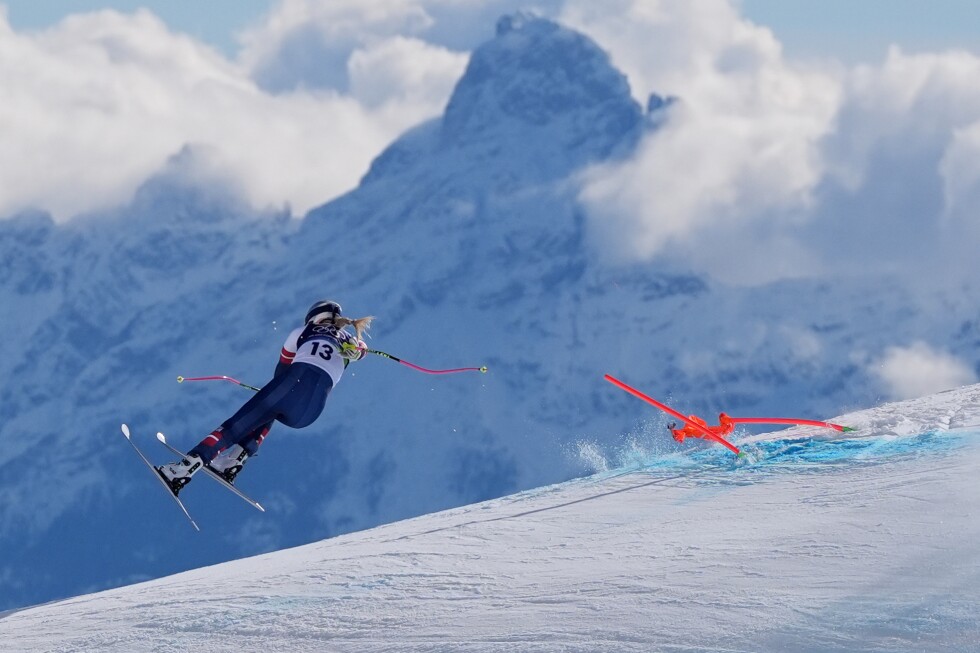 Lindsey Vonn says she has a ‘successful’ 3rd surgery on broken leg following crash at the Olympics