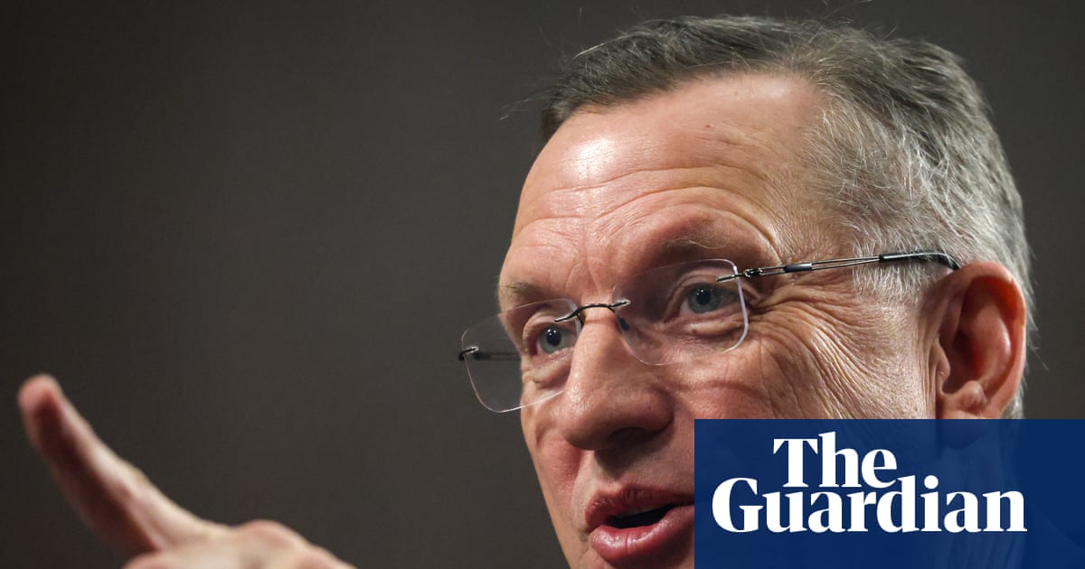 Democrats deride veterans affairs secretary for repeating false claims about Alex Pretti’s killing