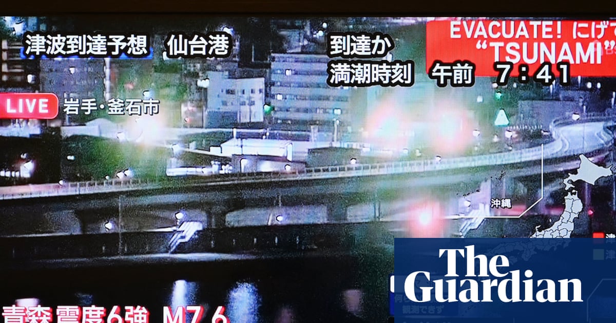 Japan issues tsunami warning after magnitude 7.6 earthquake