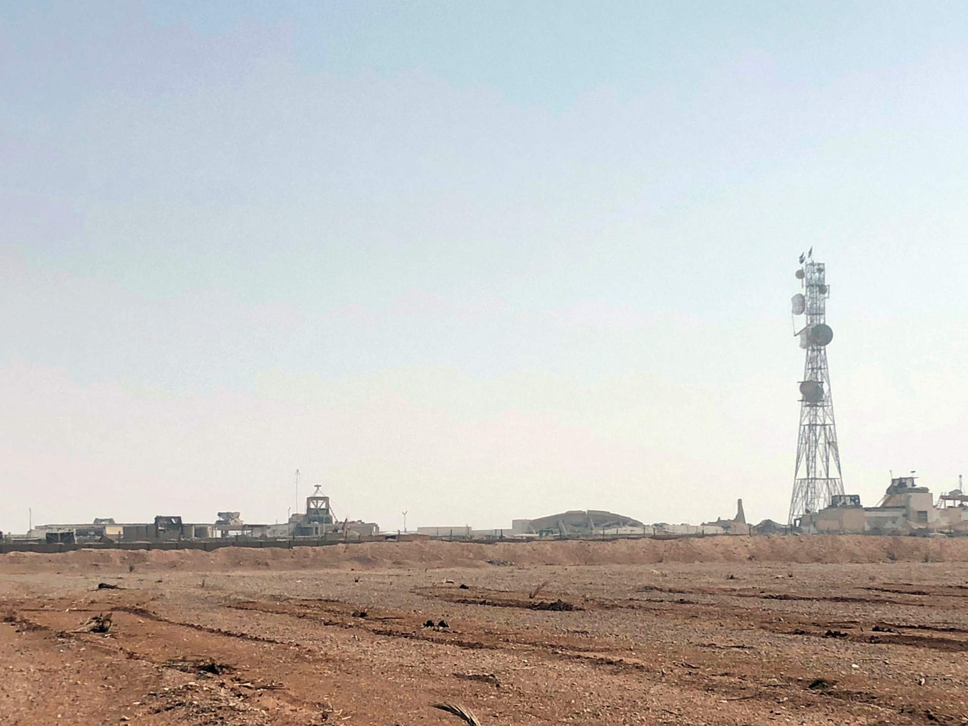 Syrian army takes control of al-Tanf military base as US troops pull out