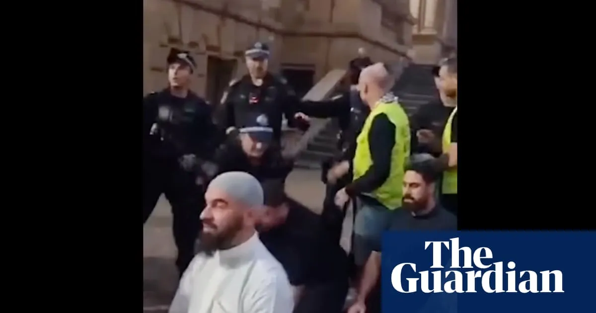 Agreement to allow Muslims to finish prayer at Isaac Herzog protest didn’t reach officers, NSW police say