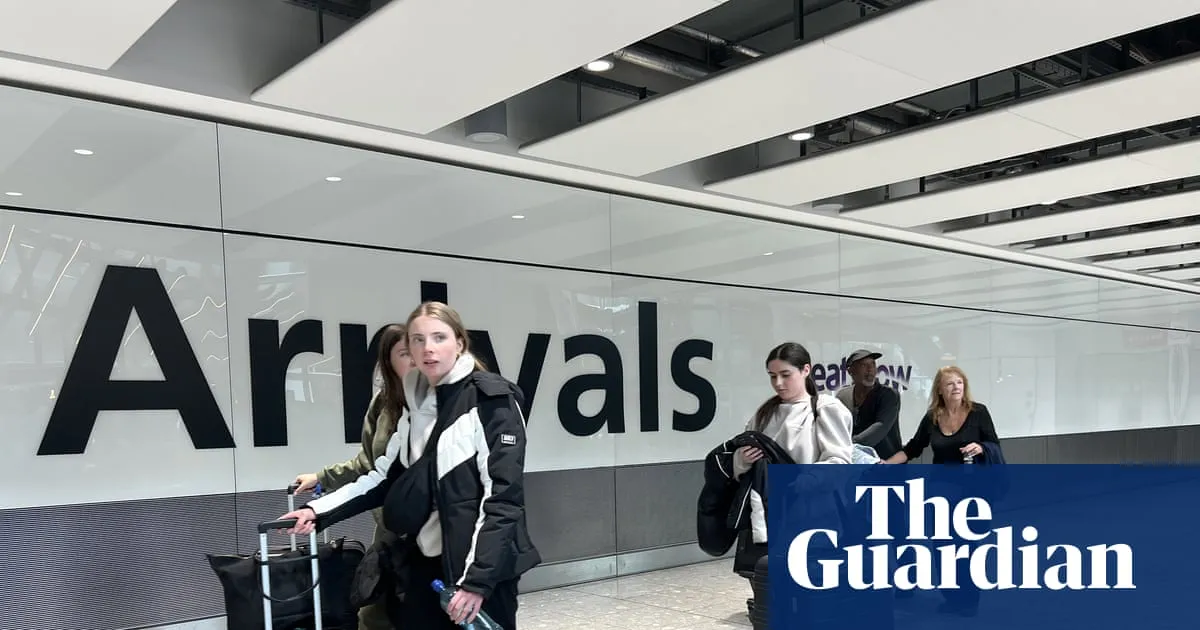 Heathrow isn’t crowded, it’s travellers walking on the wrong side, boss says