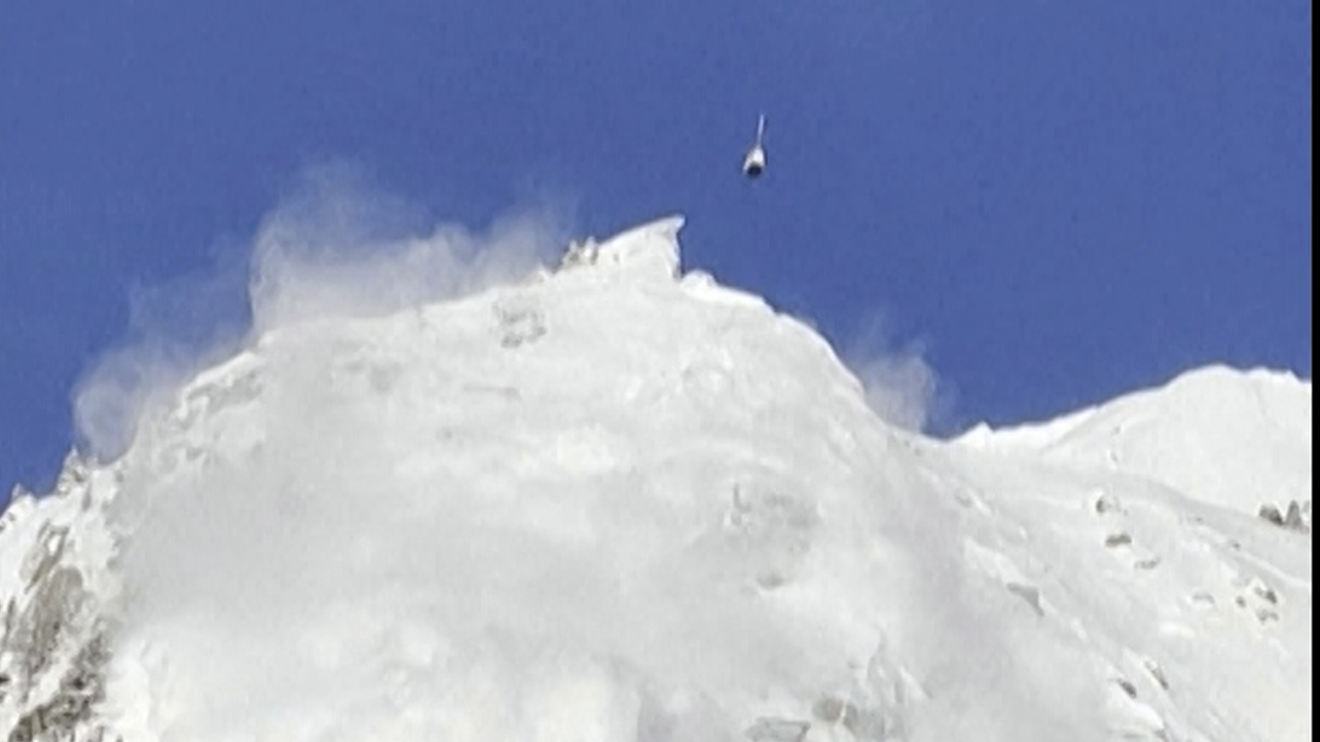 Helicopter triggers avalanche amid maximum alert across French Alps