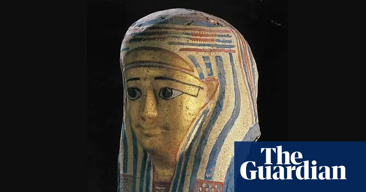Alleged cat burglar arrested after priceless Egyptian artefacts taken in Queensland museum heist