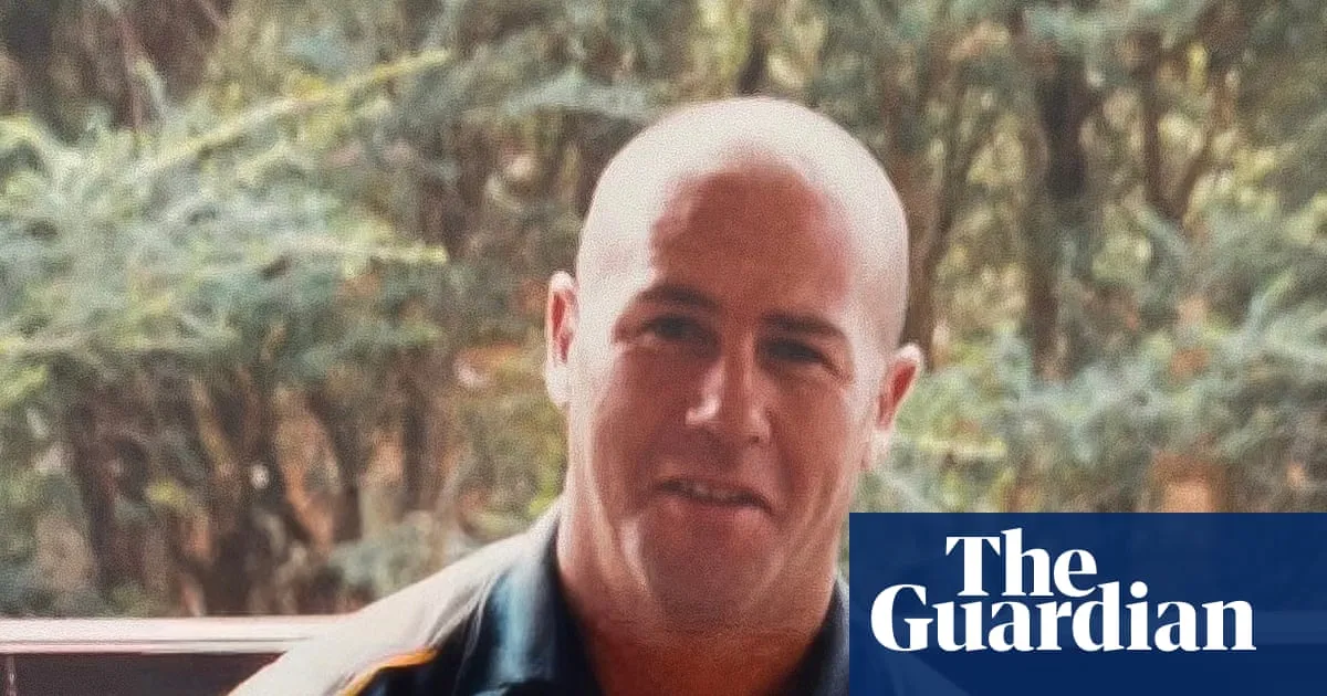 NSW fires: arson squad investigating whether bushfire that destroyed 16 homes was deliberately lit