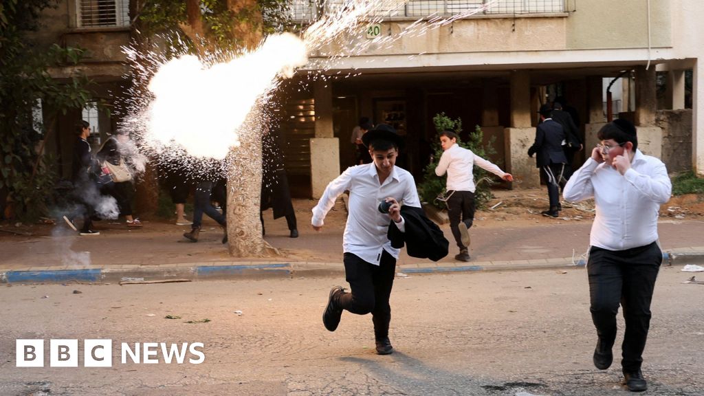Female Israeli soldiers rescued after being chased by ultra-Orthodox men