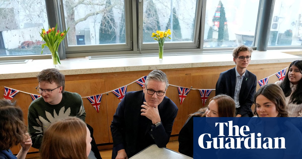 Starmer vows to fast-track social media law but says under-16s ban not definite