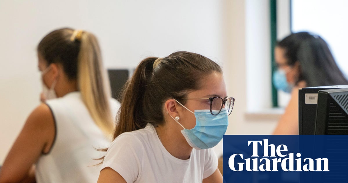 Students in England and Wales launch legal action over Covid-hit studies