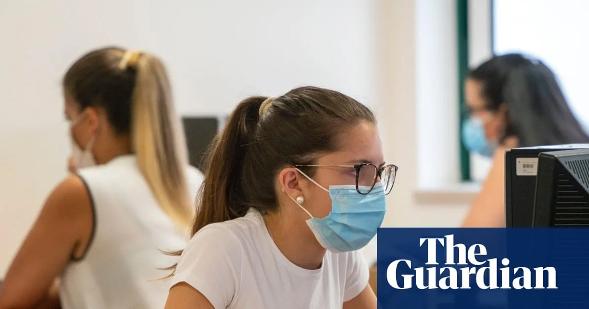 Students in England and Wales launch legal action over Covid-hit studies