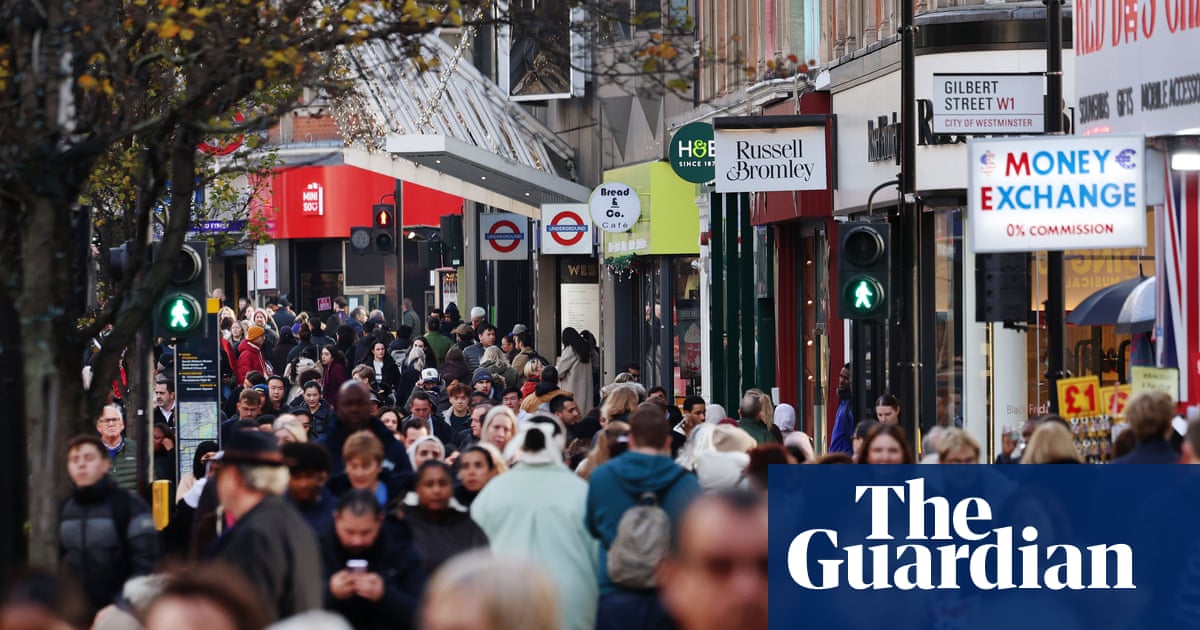 Gloom for UK workers as incomes flatline and jobs market falters