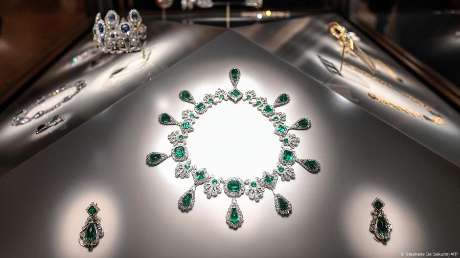 France: Suspects arrested over Louvre heist