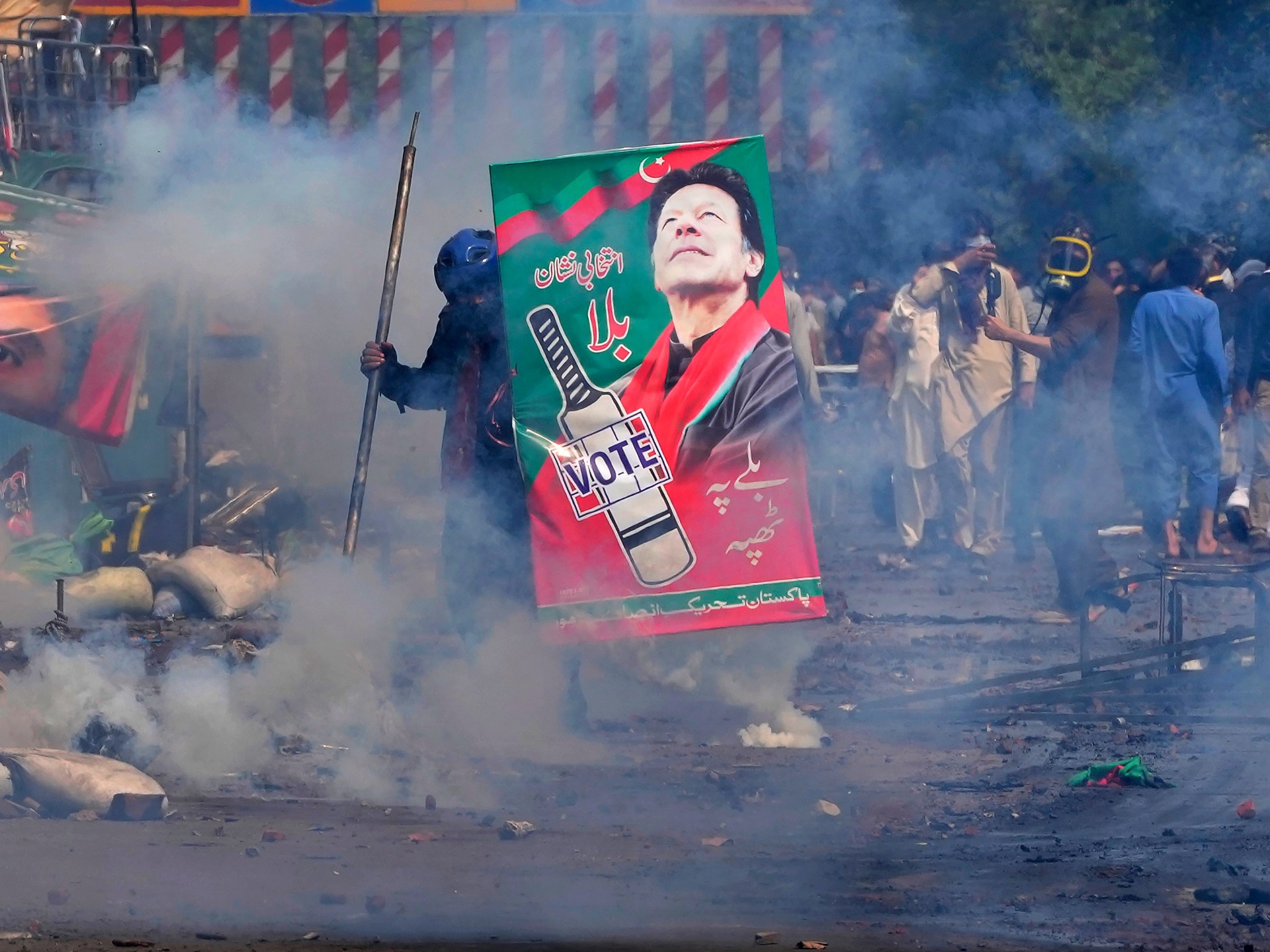 Imran Khan must be given immediate medical attention, cricket legends say