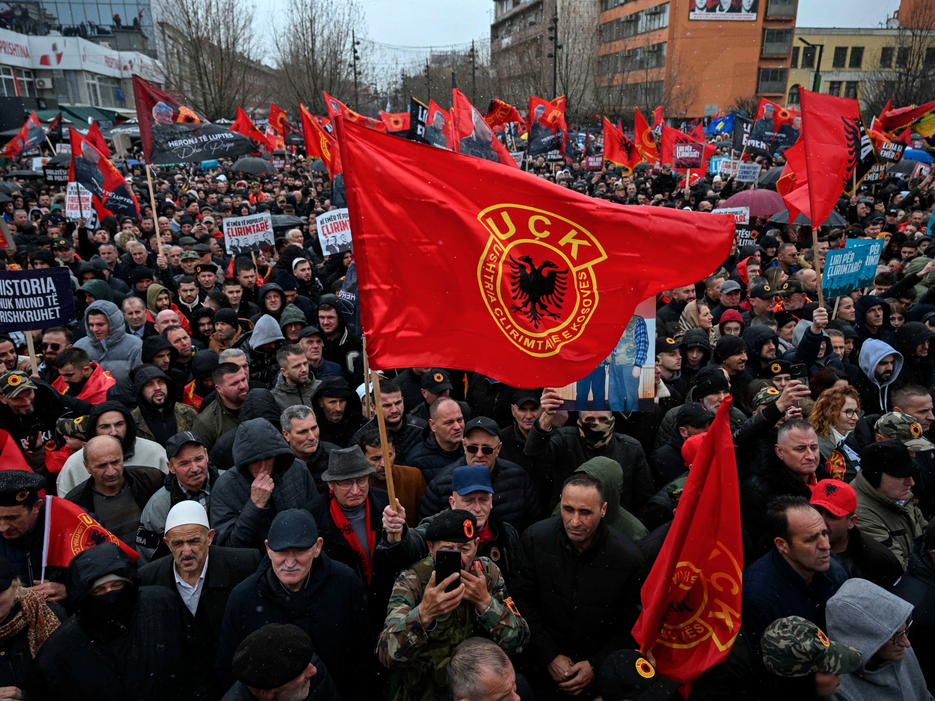 Thousands in Kosovo rally against war crimes trial of ex-KLA commanders
