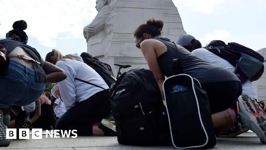 Sacked agents sue FBI, saying they were punished for taking the knee