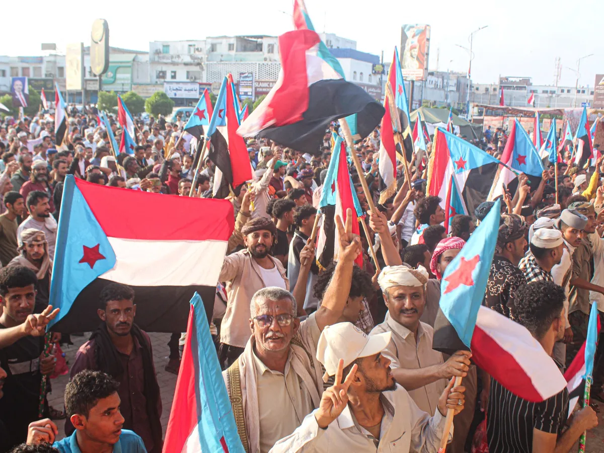 Who are the groups controlling Yemen?