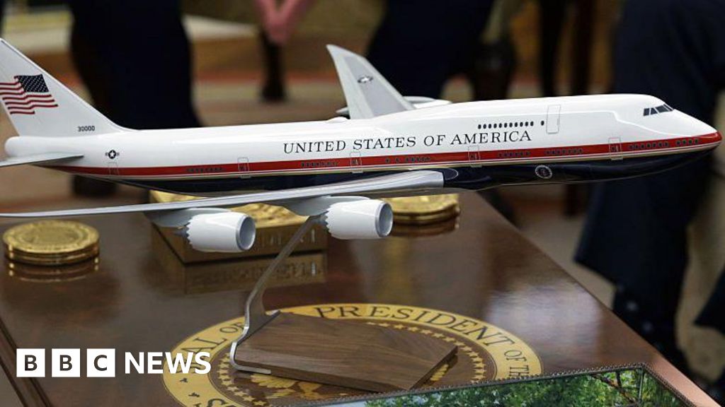 Air Force One set for makeover paint job with new colours