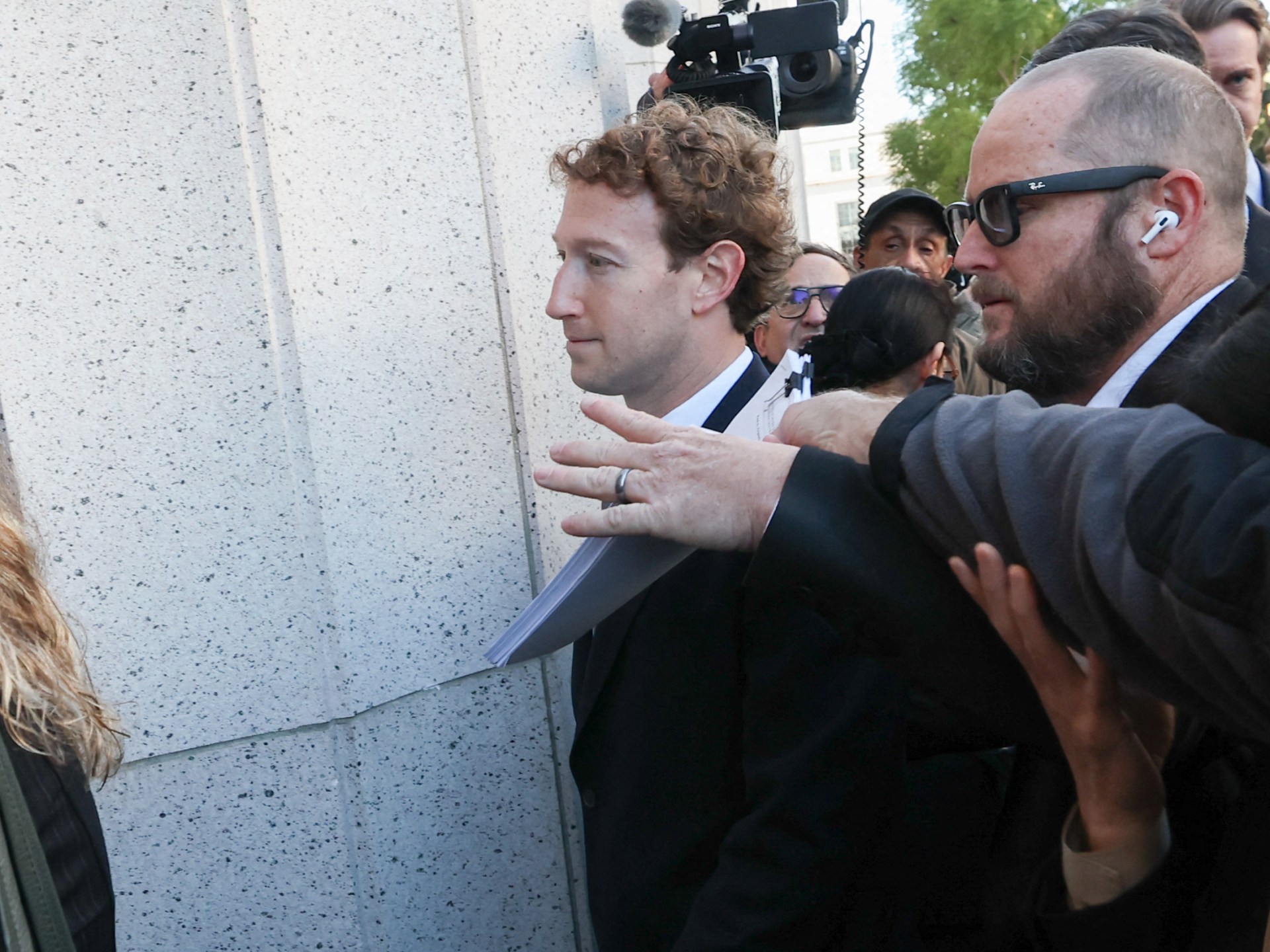 Mark Zuckerberg appears to be ‘served’ new lawsuit upon arrival at court