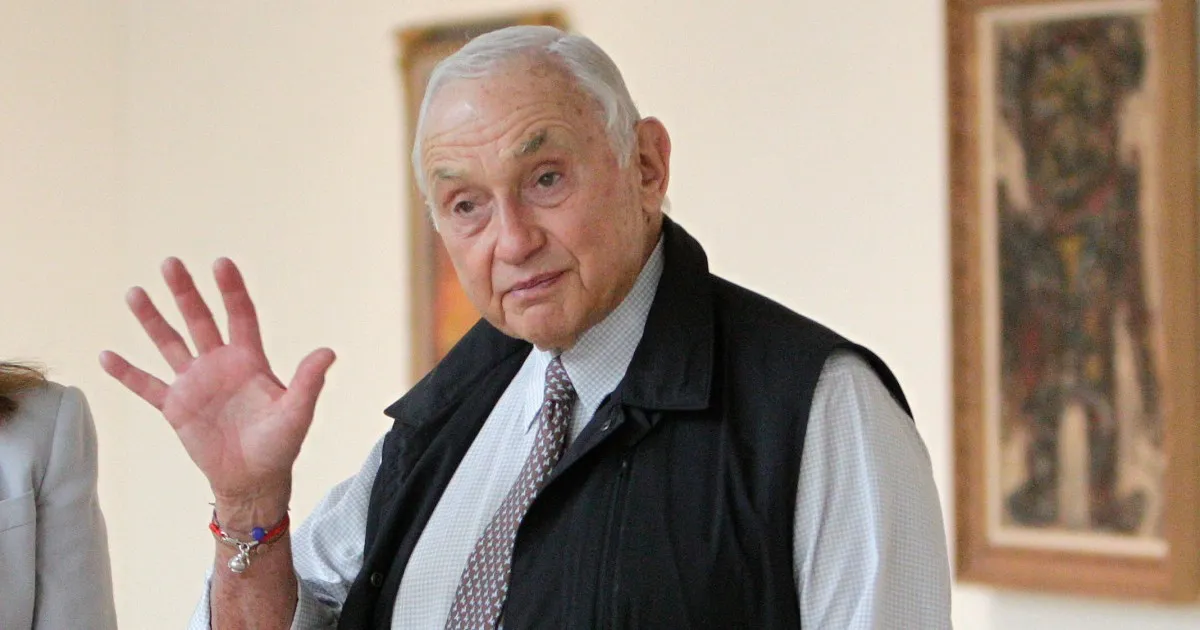 Les Wexner says he was conned by Epstein; Democrats push back on testimony